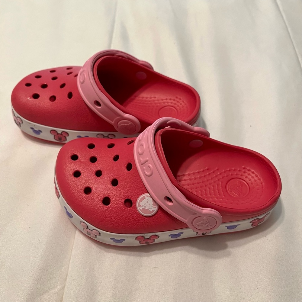 Kids pink crocs